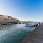 Black And White Otranto