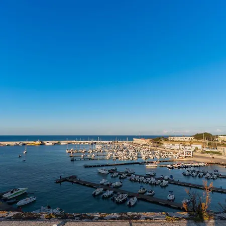 Black And White Holiday home Otranto